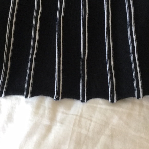 SAKS FIFTH AVENUE BLACK STRIPED PLEAT SKIRT XS - Picture 5 of 6